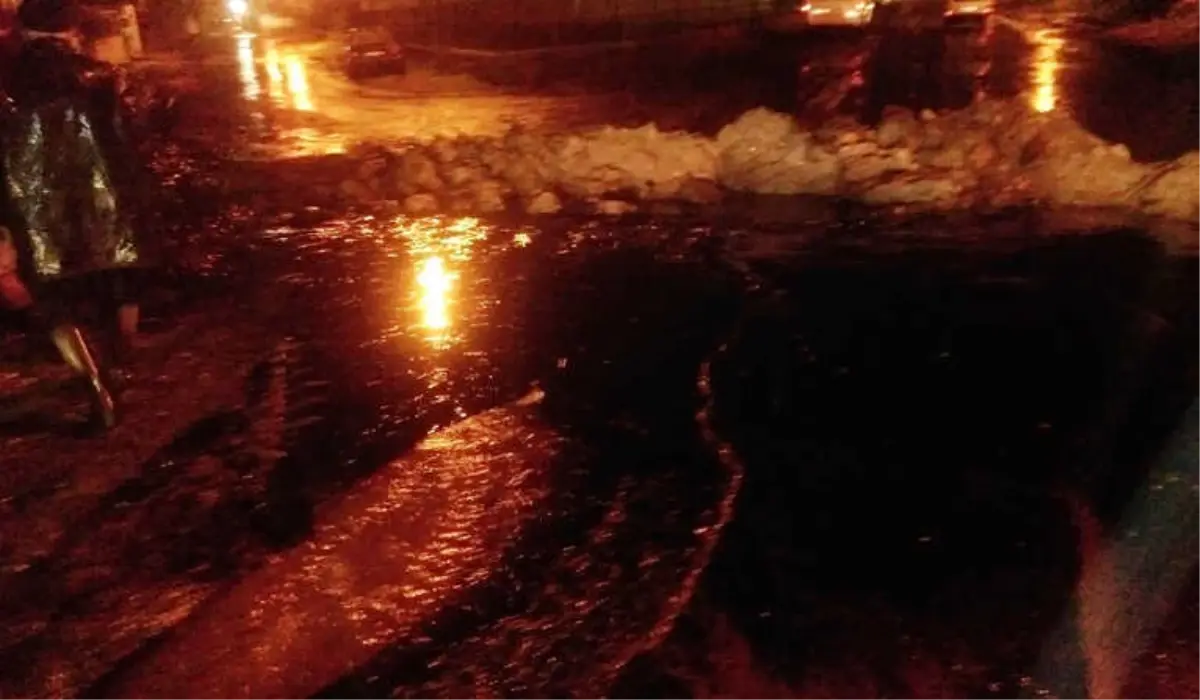 Petrol Boru Hattına Yıldırım Düştü, Bir Mahalle Boşaltıldı