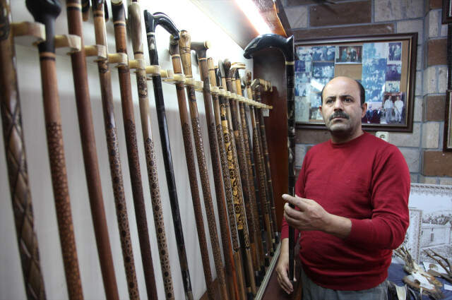 30 Yıllık Bastoncunun Koç, Sığır ve Manda Boynuzlarını İşleyerek Yaptığı Selçuklu Motifli Bastonlar Kapış Kapış Satılıyor