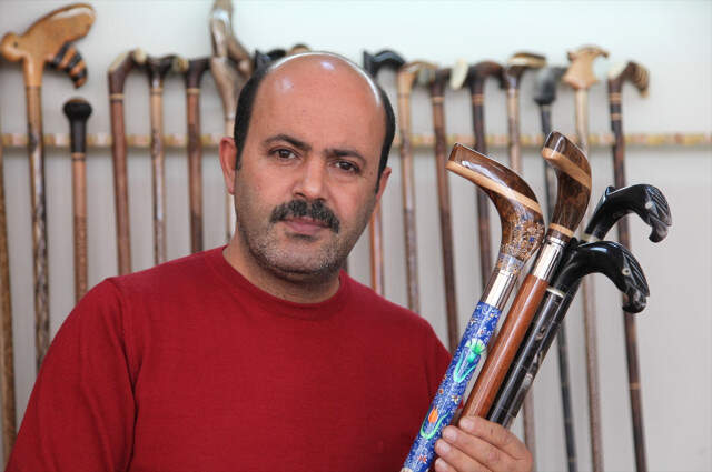 30 Yıllık Bastoncunun Koç, Sığır ve Manda Boynuzlarını İşleyerek Yaptığı Selçuklu Motifli Bastonlar Kapış Kapış Satılıyor