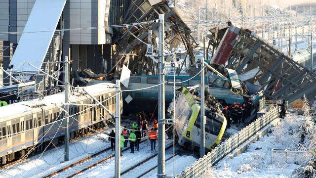 Ankara'daki Tren Kazasından Yaralı Kurtulan Vatandaş: Büyük Bir Gürültüyle Yerimizden Fırladık