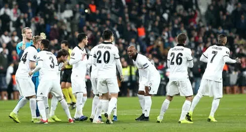 Beşiktaşlı Taraftarlar, Oğuzhan Özyakup ve Vagner Love'ı Islıkladı