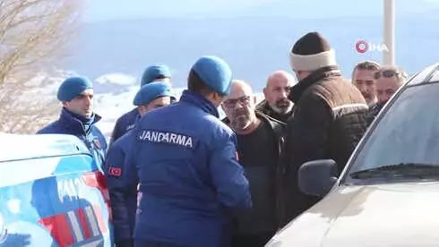 Bolu'da İmdat Sinyali Veren Otomobil Konya'da Tamirhanede Çıktı Bolu'da İmdat Sinyali Veren Otomobil Konya'da Tamirhanede Çıktı