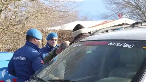 Bolu'da İmdat Sinyali Veren Otomobil Konya'da Tamirhanede Çıktı Bolu'da İmdat Sinyali Veren Otomobil Konya'da Tamirhanede Çıktı