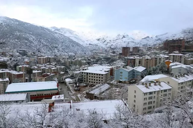 Gümüşhane'de Kar Yağışı Etkili Oldu Gümüşhane'de Kar Yağışı Etkili Oldu