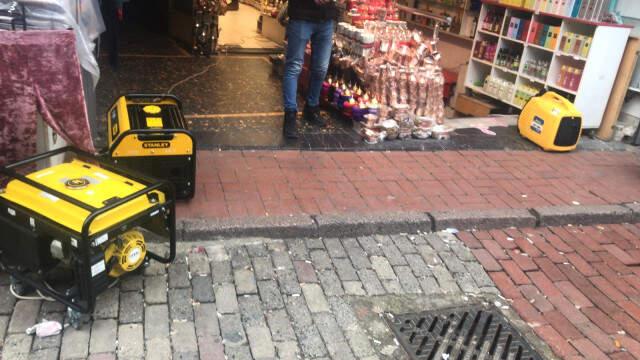 İstanbul'un Göbeğinde Elektrik Hizmeti Almak İçin 'Arkeolog' Bekliyorlar