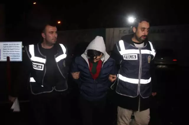 Okul Sıralarının Tahtalarını Kırıp Demirlerini Çaldı