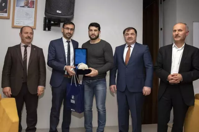 Son Şampiyon Gençlerle Buluştu Son Şampiyon Gençlerle Buluştu