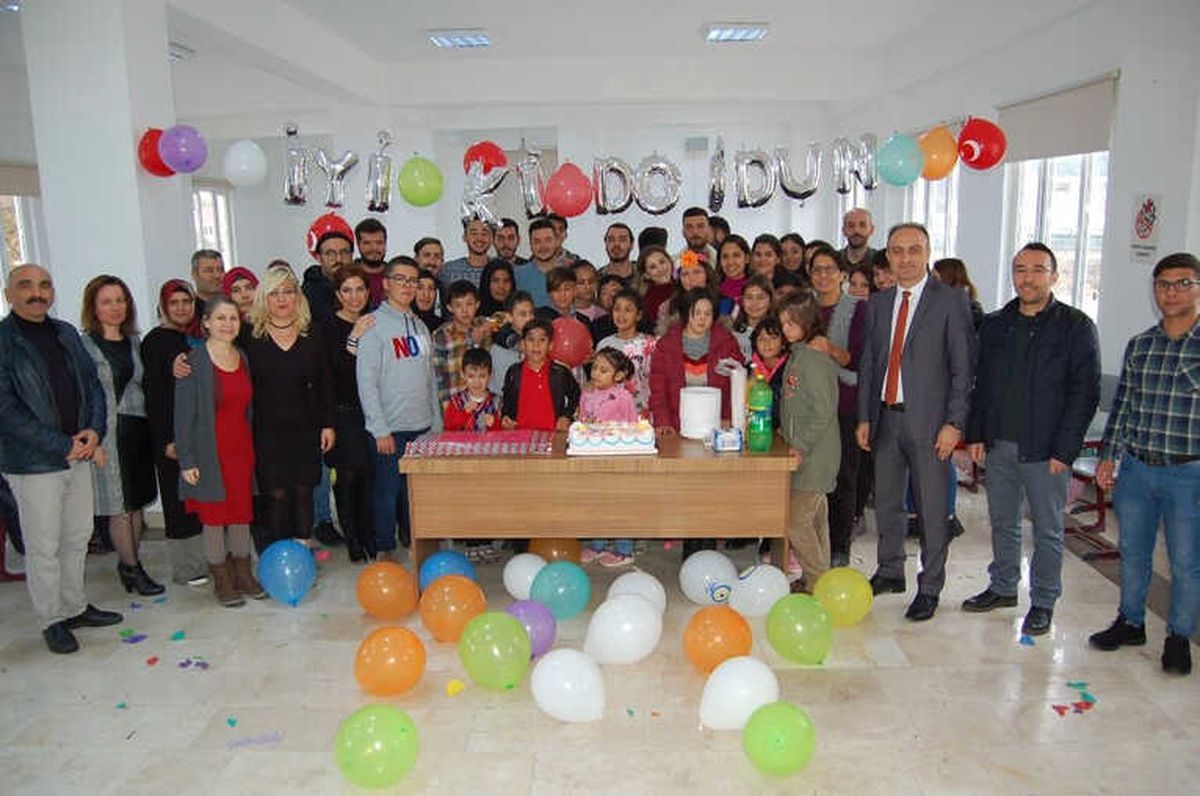 Üniversite Öğrencileri Engelli Öğrencilerle Buluştu