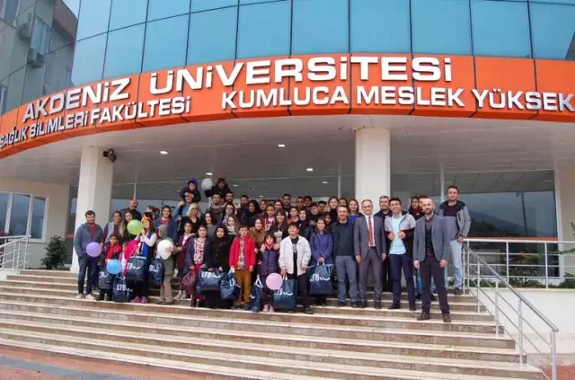 Üniversite Öğrencileri Engelli Öğrencilerle Buluştu Üniversite Öğrencileri Engelli Öğrencilerle Buluştu