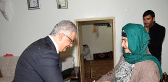 Vali Aykut Pekmez Gerger'deki Şehit Ailelerini Ziyaret Etti