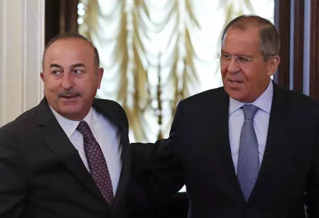 Lavrov ve Çavuşoğlu, Bakü’de bir araya geldi Lavrov ve Çavuşoğlu, Bakü’de bir araya geldi