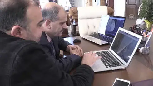 Mkü Rektörü Kaya, Aa'nın Fotoğraf Oylamasına Katıldı Mkü Rektörü Kaya, Aa'nın Fotoğraf Oylamasına Katıldı