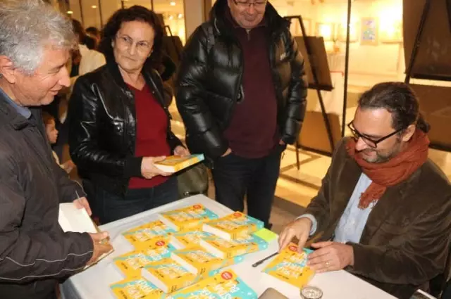 Seyahat Yazarı Uslu, Marmarisli Kitapseverlerle Buluştu Seyahat Yazarı Uslu, Marmarisli Kitapseverlerle Buluştu
