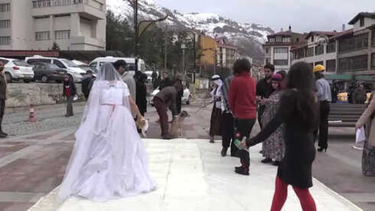 Sokak Tiyatrosuyla Kadına Şiddete Dikkat Çektiler