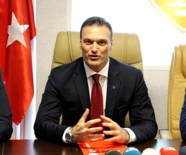TBMM'deki Kavganın Sonrasında Güldüren Konuşma: 20 Sene Boyunca 80 Km Hızla Gelen Topa Kafa Attık