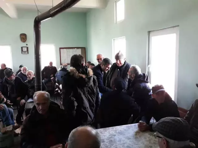 Yukarı Mahalle Halkı Başkan Yemenici'yi Bağrına Bastı Yukarı Mahalle Halkı Başkan Yemenici'yi Bağrına Bastı