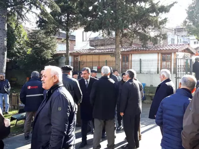 Yukarı Mahalle Halkı Başkan Yemenici'yi Bağrına Bastı Yukarı Mahalle Halkı Başkan Yemenici'yi Bağrına Bastı