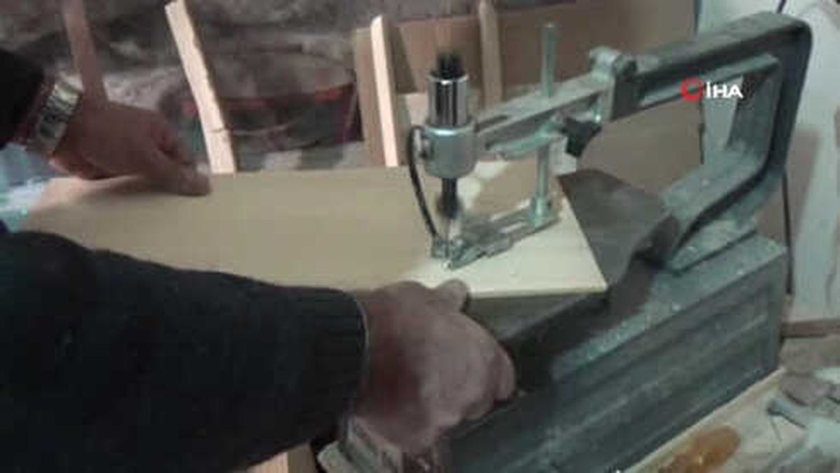 Erzincan'da Saz Üstatları İçin 30 Yıldır Bağlama Üretiyor