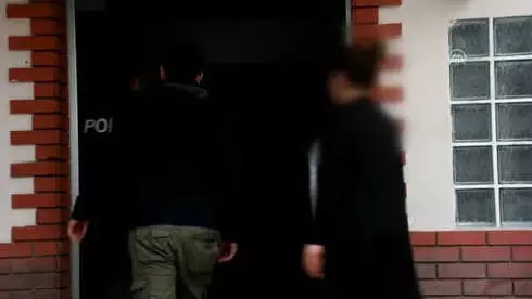 Eşi Tarafından Darbedildiğini Öne Süren Kadın Kuaföre Sığındı Eşi Tarafından Darbedildiğini Öne Süren Kadın Kuaföre Sığındı