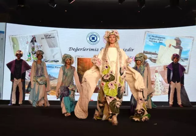 İstanbul Ekonomi Zirvesi Altın Değerler Ödülleri Sahiplerini Buldu İstanbul Ekonomi Zirvesi Altın Değerler Ödülleri Sahiplerini Buldu