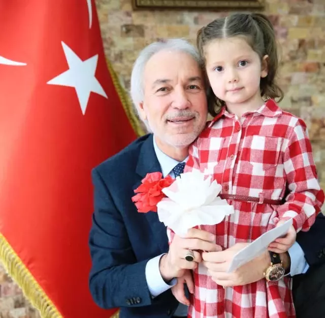 Miniklerden Başkan Saraçoğlu'na Ziyaret Miniklerden Başkan Saraçoğlu'na Ziyaret
