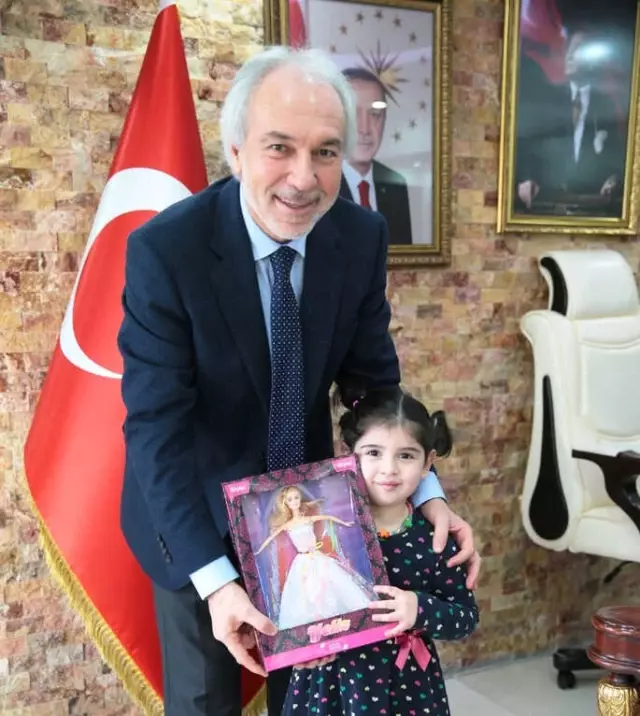 Miniklerden Başkan Saraçoğlu'na Ziyaret Miniklerden Başkan Saraçoğlu'na Ziyaret