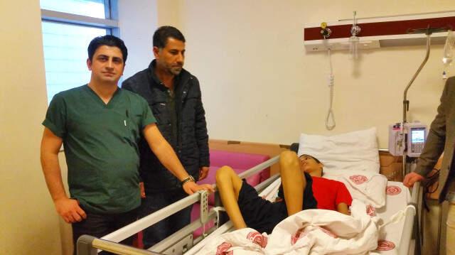 Otizmli Çocuğun Midesinden 2 Kiloluk Plastik Çay Kaşığı, Eldiven ve Kablo Çıktı!