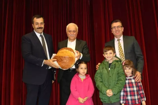 Vakfıkebir'de Nihat Hatipoğlu'na Büyük İlgi Vakfıkebir'de Nihat Hatipoğlu'na Büyük İlgi