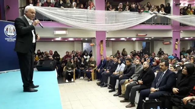 Vakfıkebir'de Nihat Hatipoğlu'na Büyük İlgi Vakfıkebir'de Nihat Hatipoğlu'na Büyük İlgi