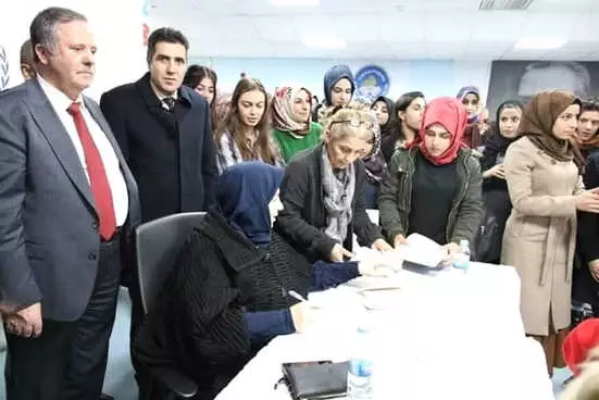 Yazar Emine Şenlikoğlu Kyk Öğrencileriyle Buluştu Yazar Emine Şenlikoğlu Kyk Öğrencileriyle Buluştu