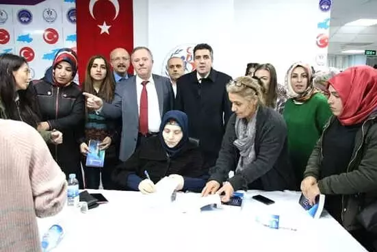 Yazar Emine Şenlikoğlu Kyk Öğrencileriyle Buluştu Yazar Emine Şenlikoğlu Kyk Öğrencileriyle Buluştu