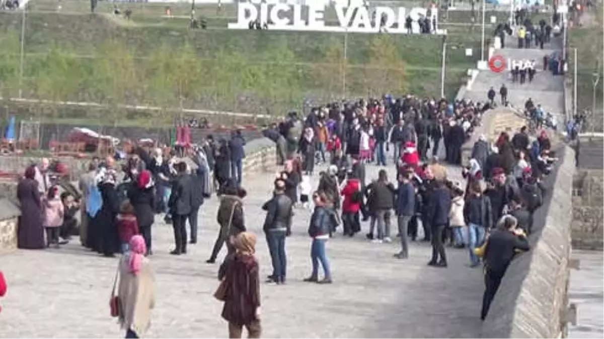 Dicle'de Su Seviyesi Normalleşmeye Başladı, İnsanlar Bölgeye Akın Etti