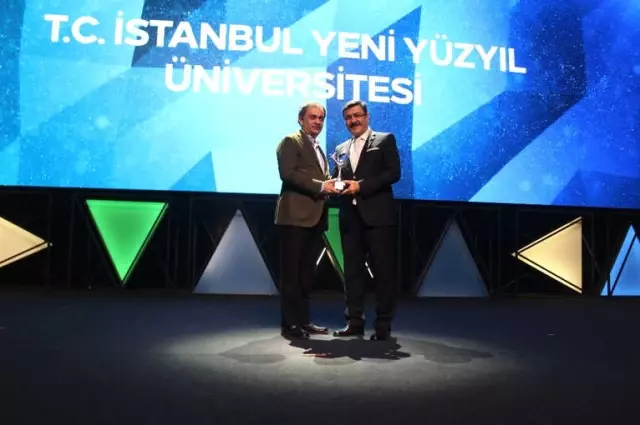 Kristal Baret Üniversite Proje Ödülü'nün Sahibi İstanbul Yeni Yüzyıl Üniversitesi Oldu