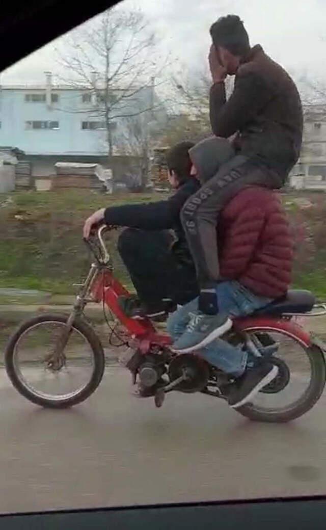 Plakasız Motosiklet Üzerinde Tehlikeli Oyun Tepki Çekti