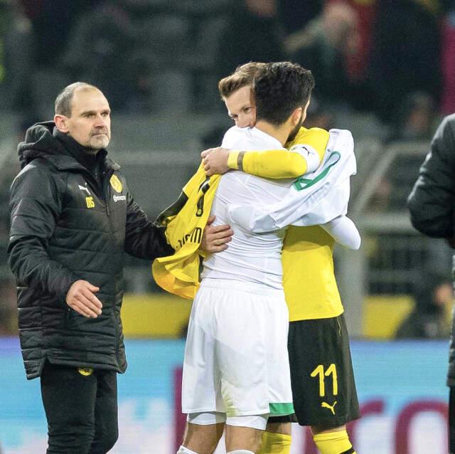 Werder Bremen'e Giden Nuri Şahin, Dortmund'da Çiçeklerle Karşılandı