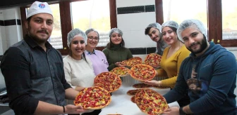 Gaün'lü Öğrenciler İlkokul Öğrencilerine Pizza Yaptı