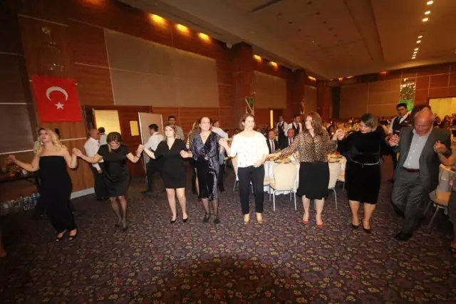 İzmir Bosna Sancak Derneği 23.Yılını Kuşadasında Kutladı İzmir Bosna Sancak Derneği 23.Yılını Kuşadasında Kutladı