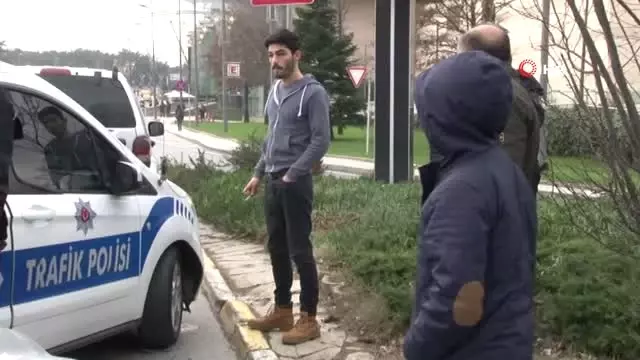 Sarıyer�de İlginç Kaza&hellip;otomobiller Trafik Işıklarında Çarpıştı, Her