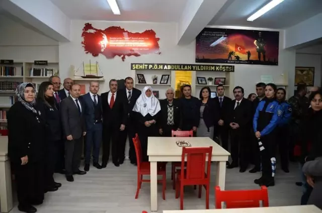 Şehit Özel Harekat Polisinin İsmi Kütüphanede Yaşayacak Şehit Özel Harekat Polisinin İsmi Kütüphanede Yaşayacak