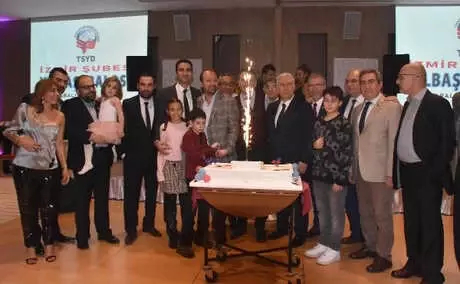 Tsyd İzmir Şubesi, 2018'e Çeşme'de Veda Etti