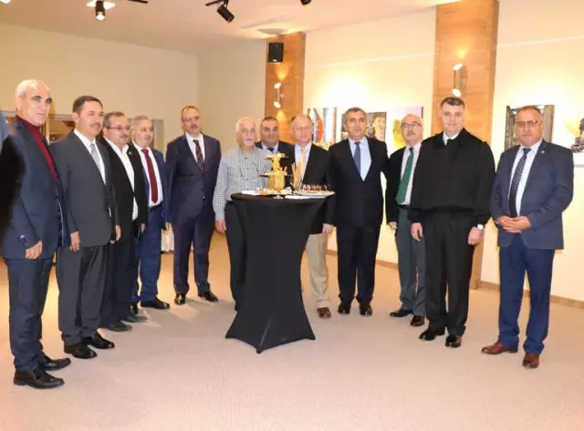 Ünlü Ressam Ziya Büyük Unutulmayan Eserlerini Sergiledi