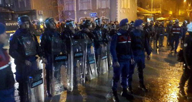 Uşak'ta Tehlikeli Gerginlik: Vatandaşlarla Suriyeliler Karşı Karşıya Geldi