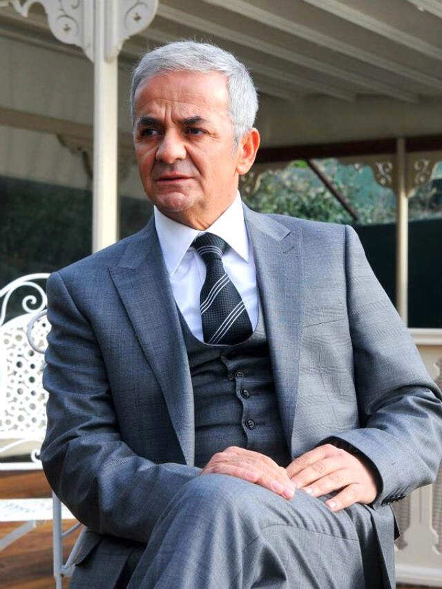 Zafer Algöz'ün Yolda Bulduğu Çanta Uludağ Gazozlarının Sahibi Çıktı! Zafer Algöz Kimdir?