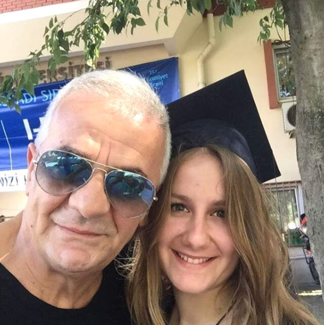 Zafer Algöz'ün Yolda Bulduğu İçi Mücevher Dolu Çantanın Sahibi Uludağ Gazozları'nın Patronu Çıktı! Zafer Algöz Kimdir?