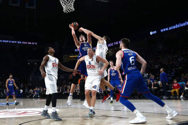 Anadolu Efes, Buducnost'u Farka Boğdu: 106-68
