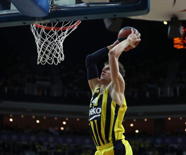 Fenerbahçe, 15 Sayı Geriden Geldi CSKA'yı Devirdi
