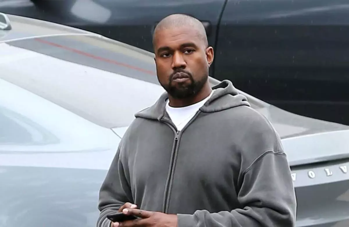 Kanye West Drake'i Bombaladı!