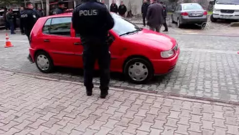 Otomobilinde Silahlı Saldırıya Uğrayan Kişi Öldü Otomobilinde Silahlı Saldırıya Uğrayan Kişi Öldü