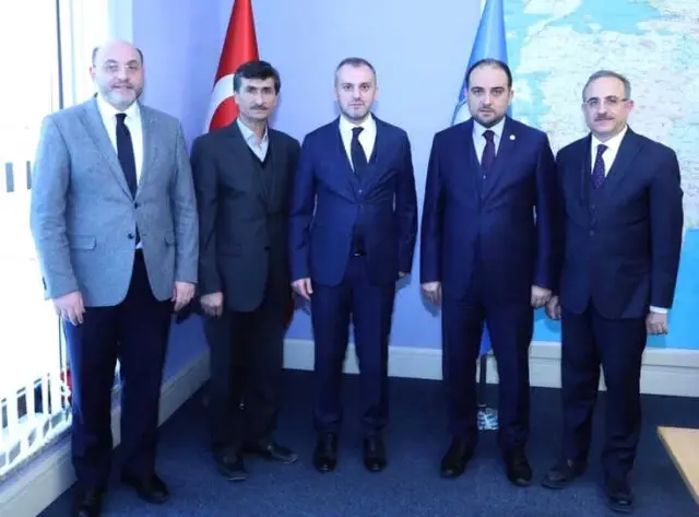 Pazarlar AK Parti'de Başkan Fahri Karataş Pazarlar AK Parti'de Başkan Fahri Karataş