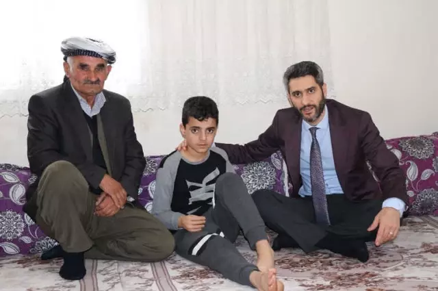 Kollarını Kaybeden Çocuğa Devlet Şefkati Kollarını Kaybeden Çocuğa Devlet Şefkati